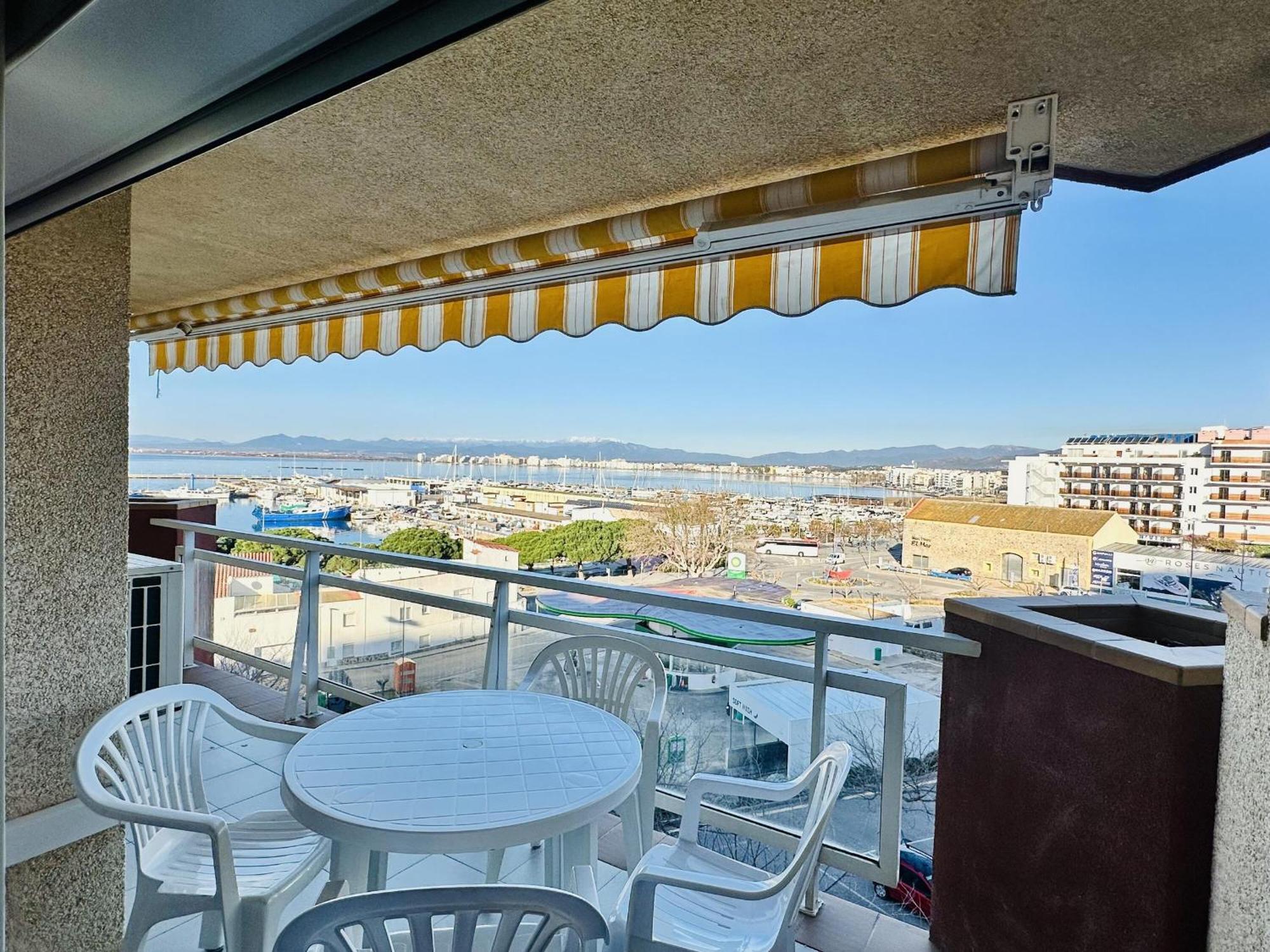 2059 Rocmar 7 4-c, Excelente Situacion Frente Al Puerto Pesquero Y Con Vista A La Bahia. Gran Terraza. - Es-258-5 * Roses